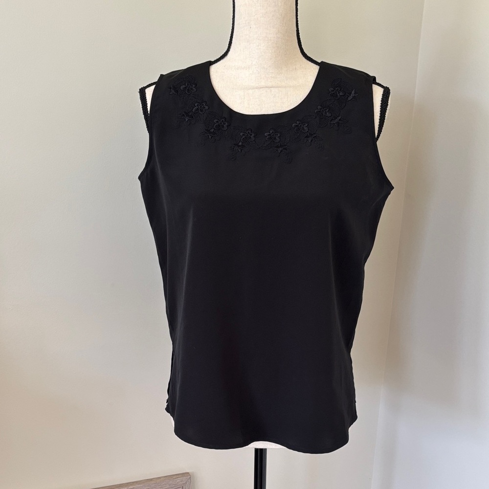 Chic Black Sleeveless Blouse